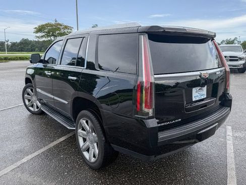 Used 2018 Cadillac Escalade Luxury RWD image 7