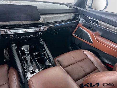 Certified 2025 Kia Telluride SX w/ SX Captain's Chair Package FWD image 24