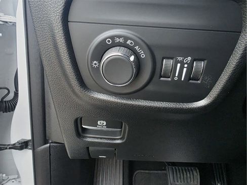 Used 2024 Jeep Grand Cherokee Altitude image 25