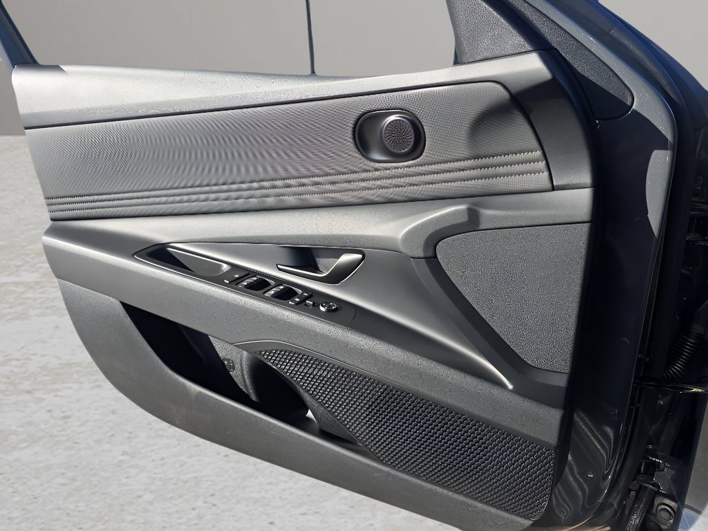 New 2026 Hyundai Elantra SEL Sport Premium FWD image 17