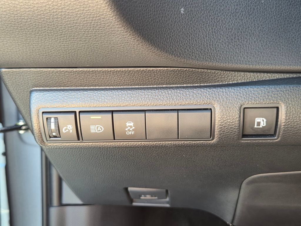 Used 2026 Toyota Corolla SE FWD image 24
