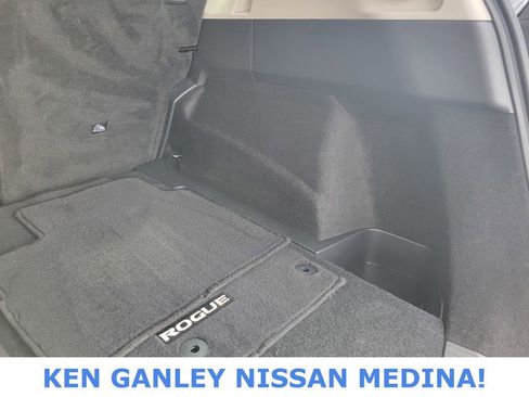 Certified 2025 Nissan Rogue SV image 44