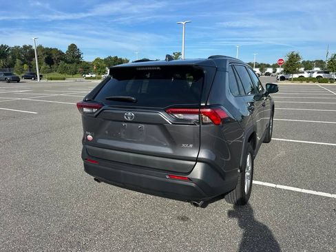 Used 2021 Toyota RAV4 XLE w/ Convenience Package FWD image 6