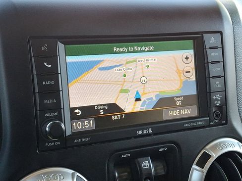 Used 2018 Jeep Wrangler Unlimited Rubicon w/ Connectivity Group image 17