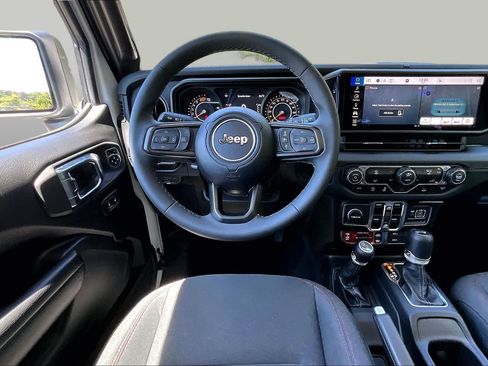 Used 2026 Jeep Wrangler Unlimited Rubicon AWD/4WD image 6