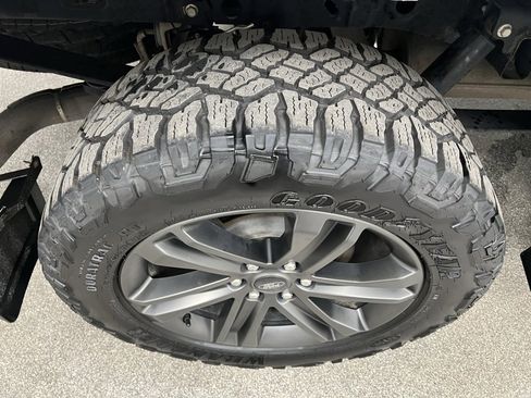 Used 2022 Ford F150 Lariat w/ Equipment Group 502A High image 17