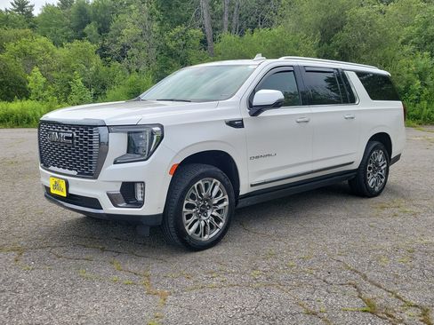 Used 2023 GMC Yukon XL Denali Ultimate AWD/4WD image 1