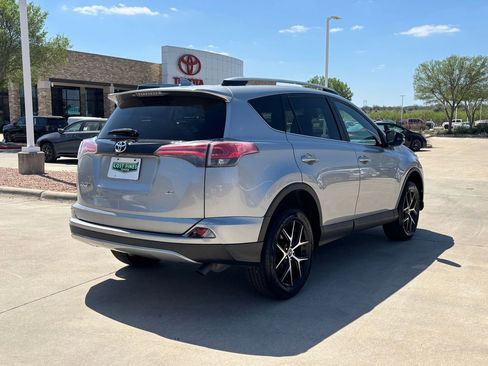 Used 2017 Toyota RAV4 SE image 5
