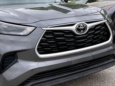 Used 2023 Toyota Highlander L image 29