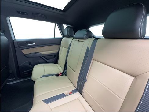 Used 2022 Volkswagen Atlas Cross Sport SE w/ Panoramic Sunroof Package FWD image 26