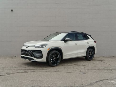 New 2026 Volkswagen Tiguan SE R-Line AWD/4WD image 1