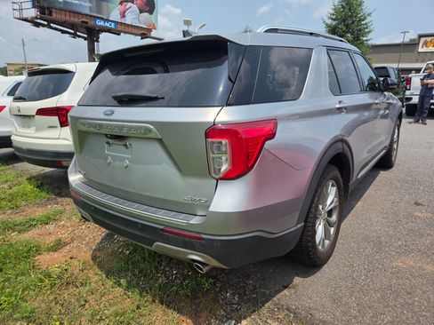 Used 2021 Ford Explorer Limited w/ Equipment Group 301A AWD/4WD image 5