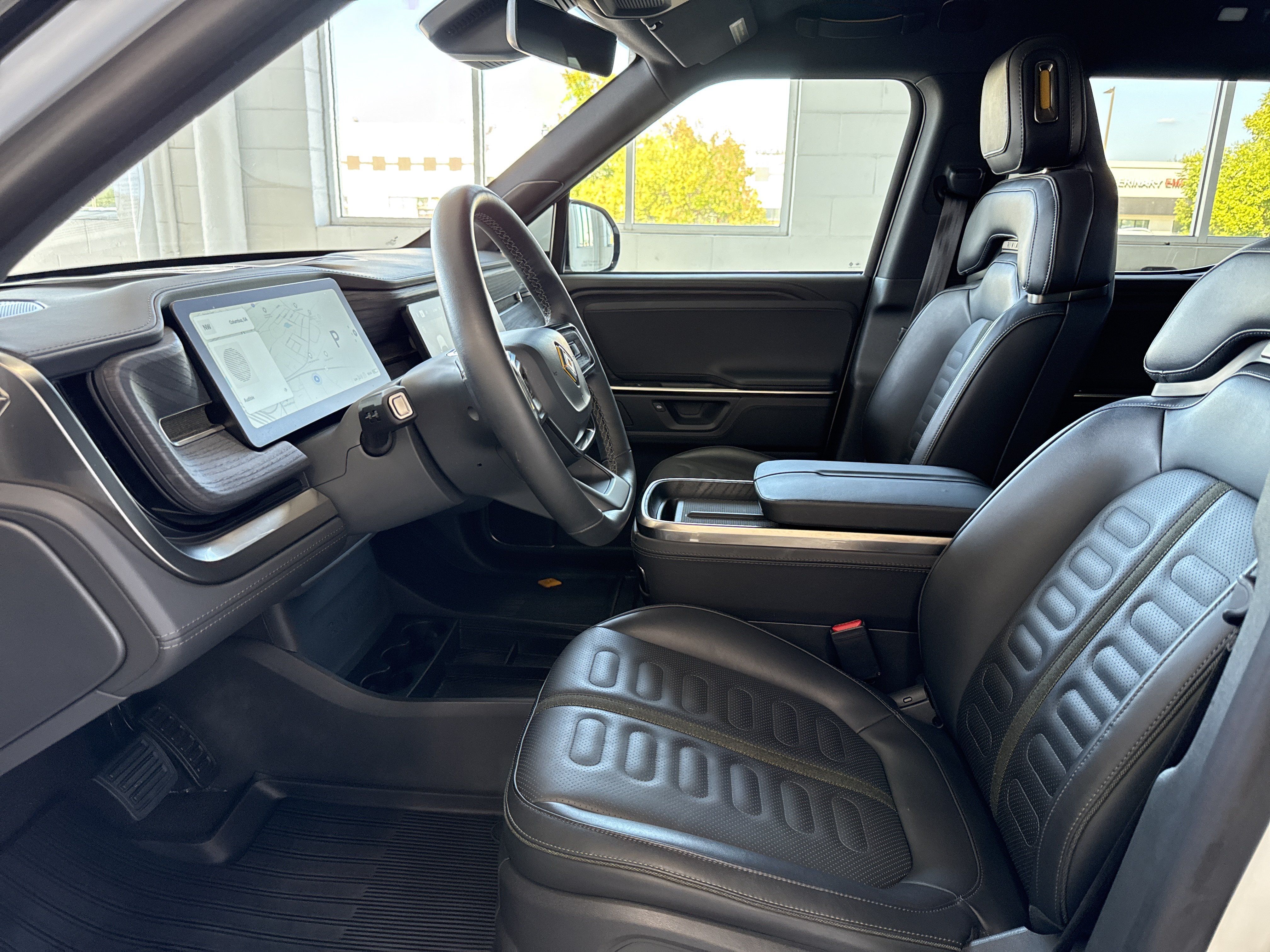 Used 2025 Rivian R1T Adventure Dual AWD/4WD image 4