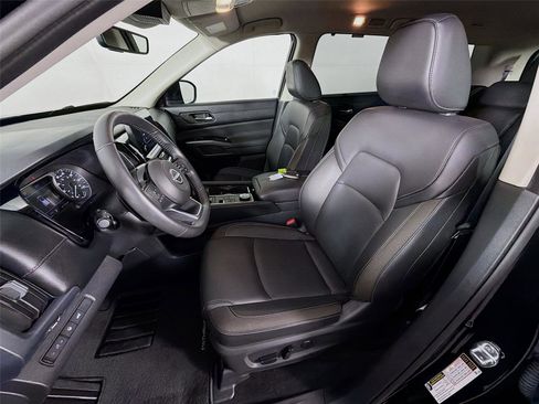 Used 2025 Nissan Pathfinder SL AWD/4WD image 11