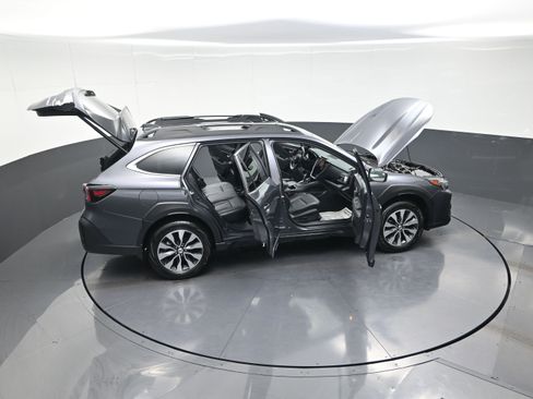 Used 2025 Subaru Outback Limited image 14
