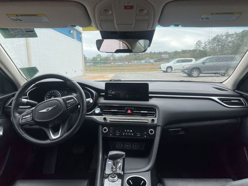 Used 2025 Genesis G70 2.5T image 9