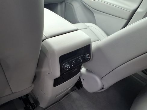Used 2023 GMC Acadia SLT w/ Preferred Package AWD/4WD image 26