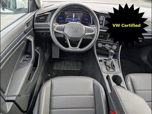 Certified 2024 Volkswagen Jetta SE w/ Black Wheel Package image 9