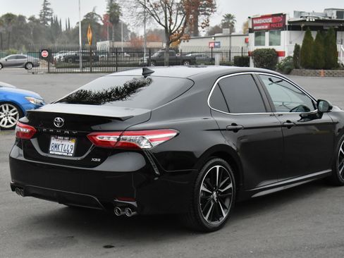 Used 2019 Toyota Camry XSE image 8