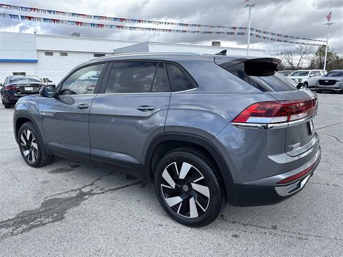 Used 2025 Volkswagen Atlas Cross Sport SE image 3