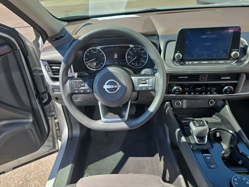 Used 2023 Nissan Rogue SV image 16