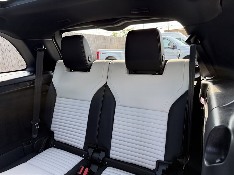Used 2023 Land Rover Discovery S R-Dynamic AWD/4WD image 31
