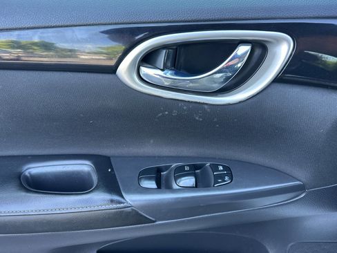 Used 2019 Nissan Sentra SV FWD image 11