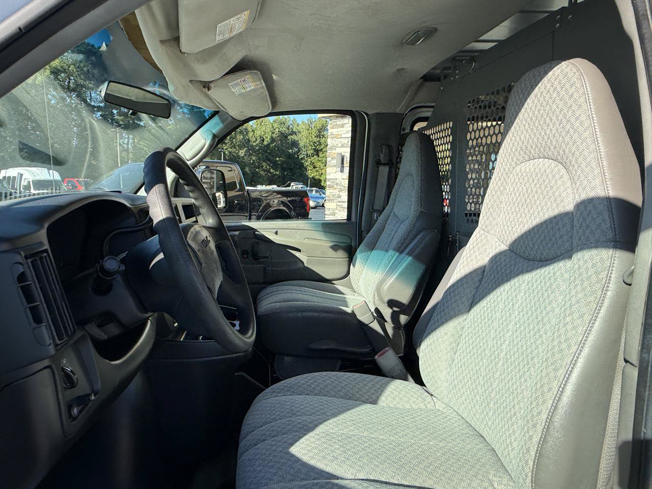 Used 2005 GMC Savana 2500 RWD image 10
