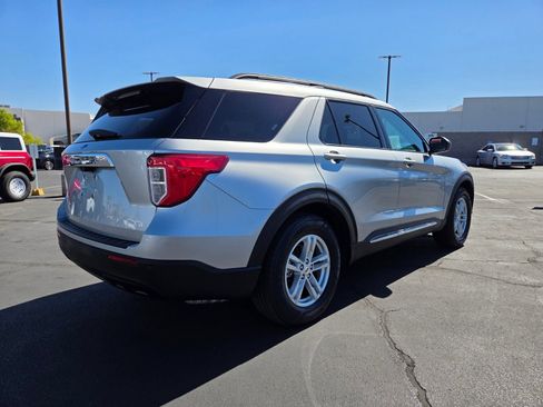 Certified 2021 Ford Explorer XLT RWD image 6