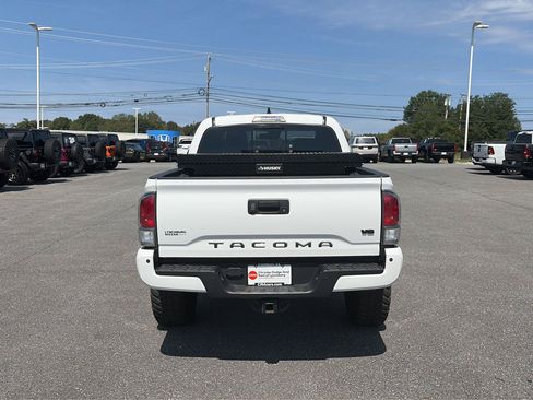 Used 2021 Toyota Tacoma TRD Off-Road w/ Technology Package AWD/4WD image 4