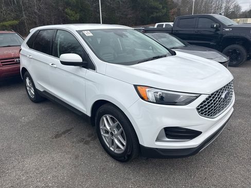 Used 2023 Ford Edge SEL image 2