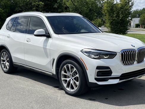 Used 2022 BMW X5 xDrive40i w/ Premium Package AWD/4WD image 1