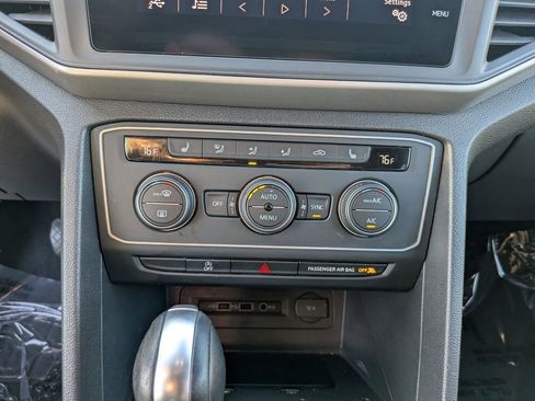 Used 2020 Volkswagen Atlas Cross Sport SE w/ Towing Package image 22