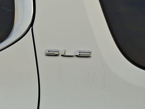 Used 2023 GMC Acadia SLE w/ Driver Convenience Package image 35