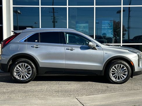 Used 2024 Cadillac XT4 Premium Luxury image 3
