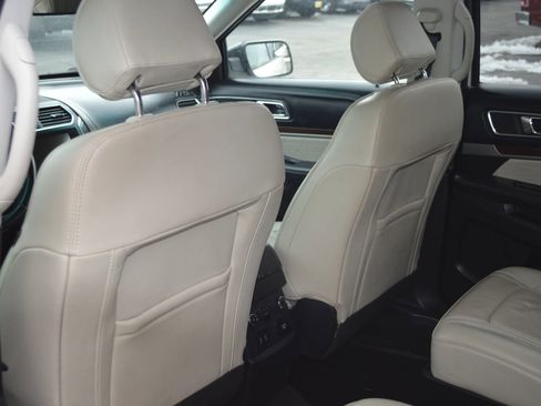 Used 2017 Ford Explorer Platinum image 15