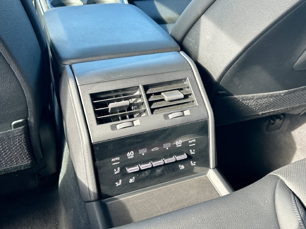 Used 2026 Porsche Panamera w/ Premium Package RWD image 30