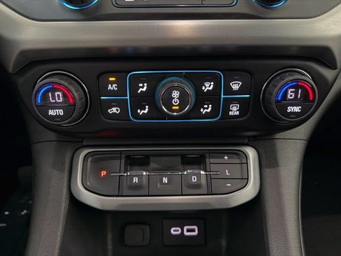 Used 2021 GMC Acadia SLE w/ Driver Convenience Package FWD image 28