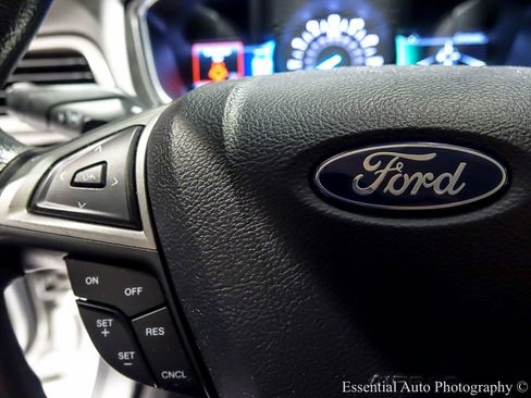 Used 2019 Ford Fusion SE image 16