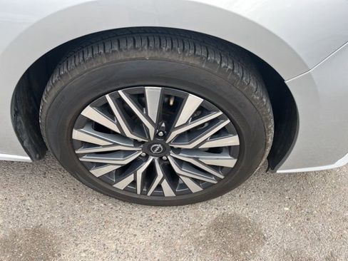 Used 2024 Nissan Altima 2.5 SV FWD image 19