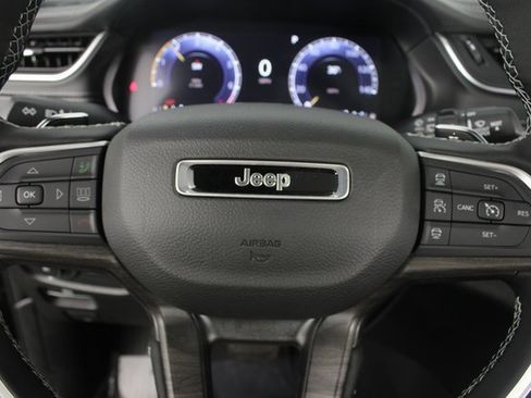 New 2025 Jeep Grand Cherokee Limited image 15