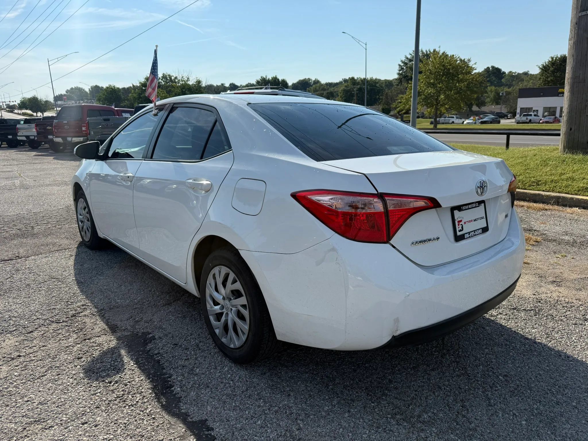 Used 2018 Toyota Corolla LE FWD image 3