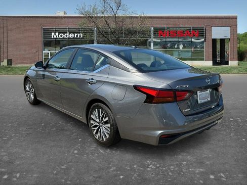Used 2024 Nissan Altima 2.5 SV FWD image 2