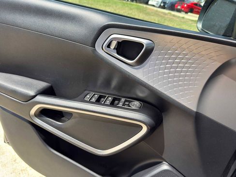 Certified 2023 Kia Soul LX w/ LX Technology Package image 23