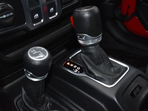 Used 2021 Jeep Wrangler Sport S image 29