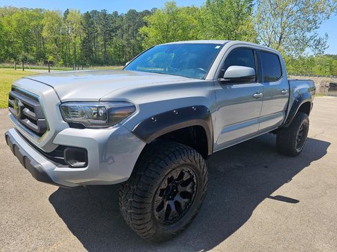 Used 2019 Toyota Tacoma TRD Off-Road AWD/4WD image 12