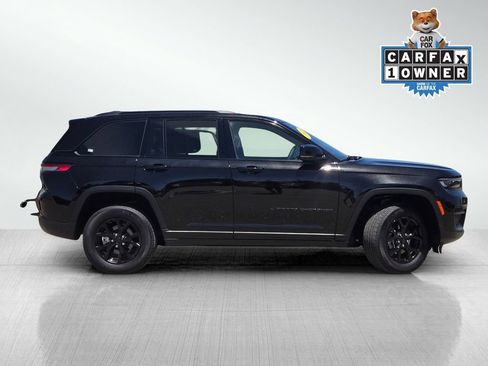 Used 2025 Jeep Grand Cherokee Altitude AWD/4WD image 3