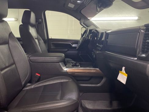 Used 2025 Chevrolet Silverado 2500 LT w/ Leather Package image 29