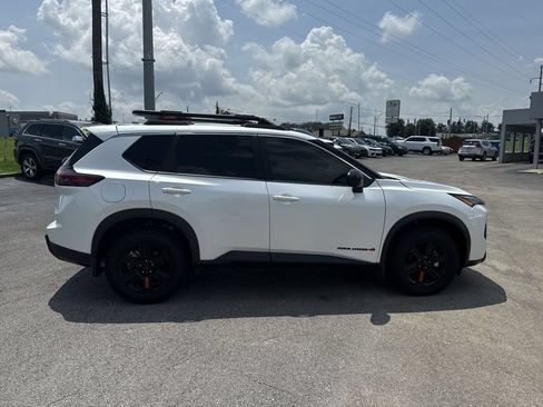 Used 2025 Nissan Rogue SV AWD/4WD image 14