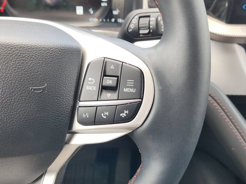 Used 2025 Ford Explorer Active w/ Active Comfort Package RWD image 33